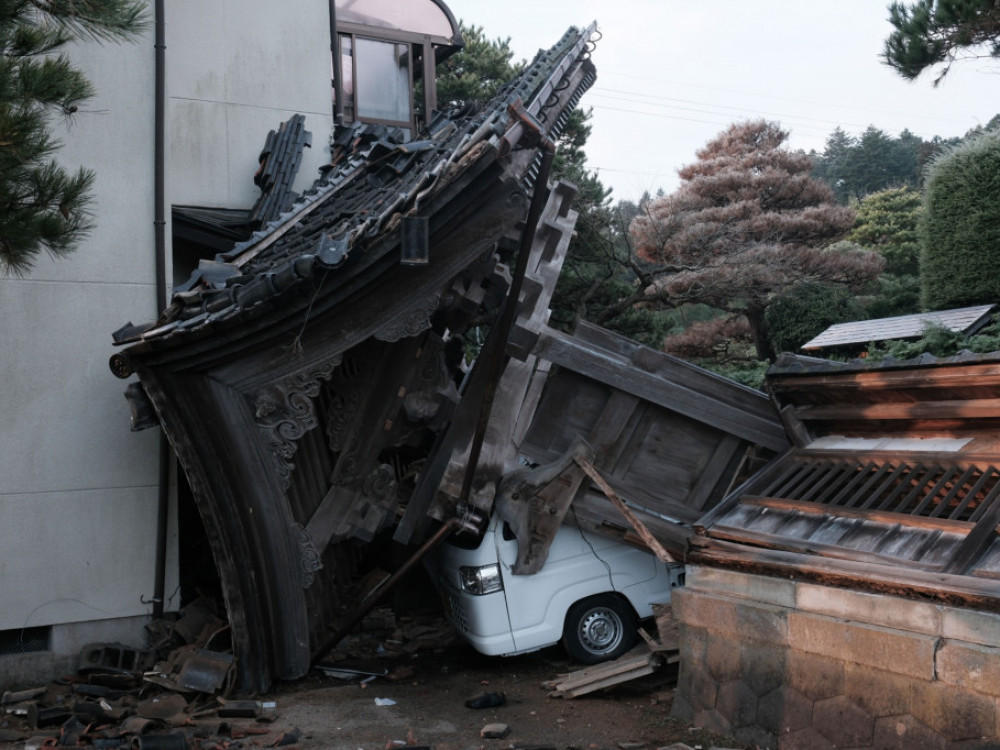 Najmanje 48 poginulih u nizu snažnih zemljotresa u Japanu, traže se preživeli