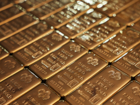 Cena zlata pala zajedno sa šansama za smanjenje kamata u SAD