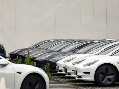 Tesla snižava cene u Kini, najveće EV tržište grca