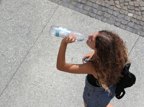 Flaširana voda sadrži više plastičnih čestica nego što se mislilo