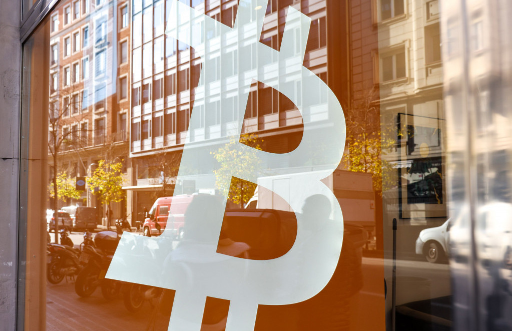 Loša nedelja za bitcoin: rekordni dnevni odliv iz ETF-ova