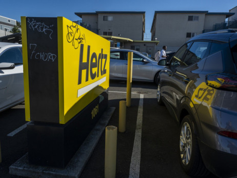Hertz smanjuje broj električnih vozila i redukuje troškove