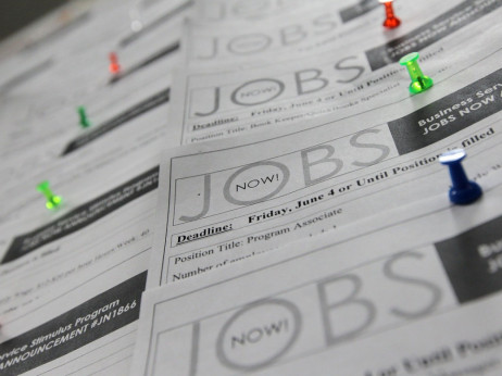 Zahtevi za naknadu nezaposlenima u SAD opadaju prvi put u poslednje tri nedelje