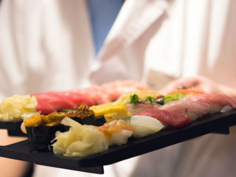 Suši restorani u Japanu gube bitku sa inflacijom, sve veći broj bankrota