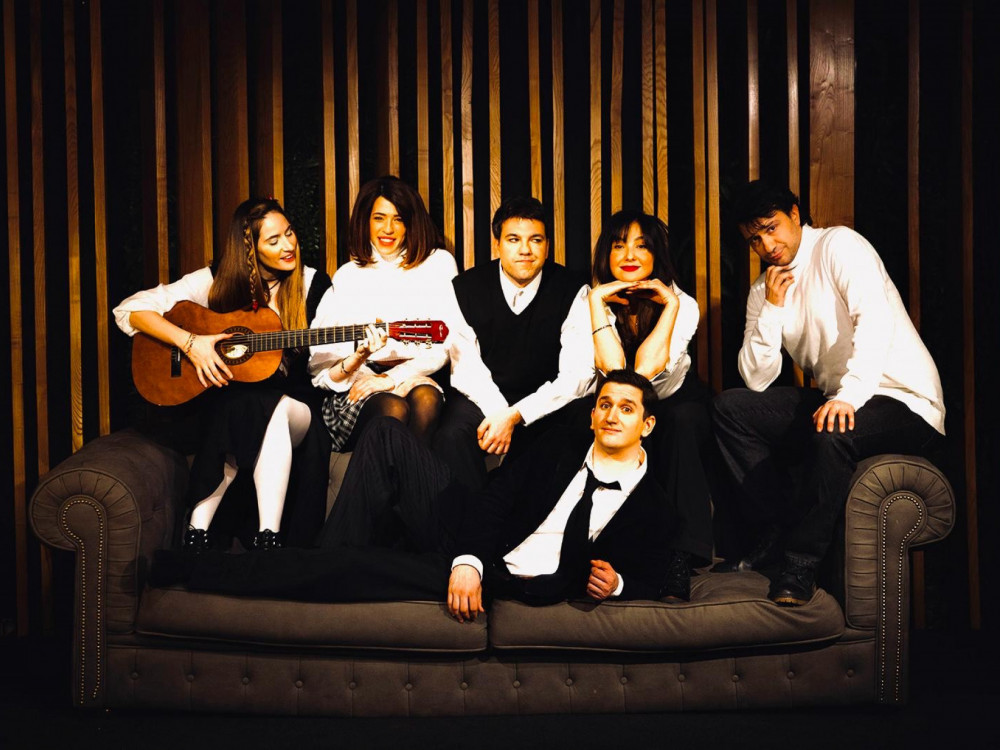 Iza kulisa predstave 'Prijatelji': Kako se američki sitkom prilagodio beogradskoj sceni?