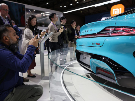 Xiaomi predstavil avto, ki naj bi konkuriral Tesli in Porscheju