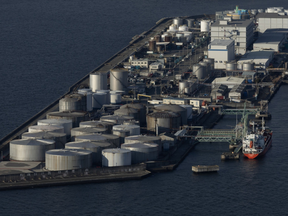 Brent porastao sa 82 na 84 dolara po barelu