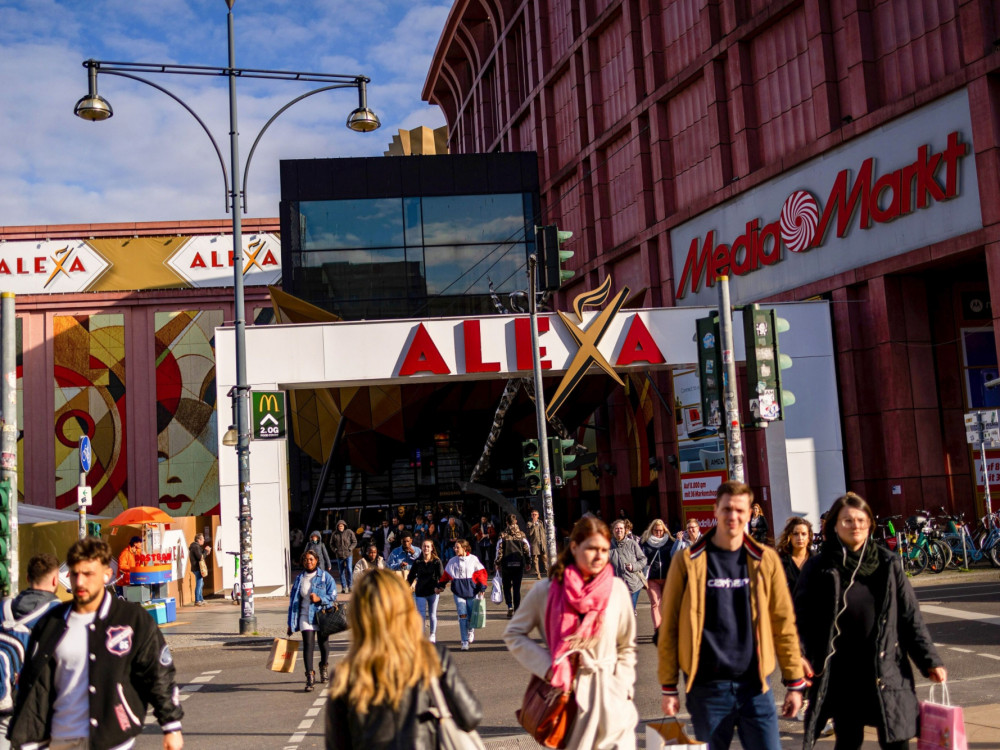 Inflacija u evrozoni pala na 2,4 odsto, fokus na smanjenju stopa u junu