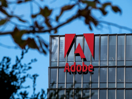 Adobe pravi svoj AI model i kupuje videa za tri dolara po minutu