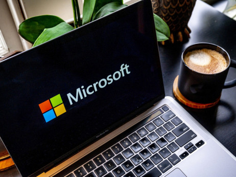 Microsoft ulaže 1,5 milijardi dolara u G42 i dobija mesto u odboru