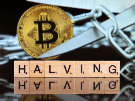 Prepolovljena nagrada za rudarenje bitcoina