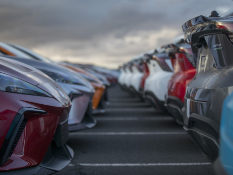 EU z novo idejo zaščite pred kitajskimi avtomobili