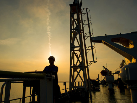 Nafta slabi posle nedeljnog pada, u fokusu Bliski istok