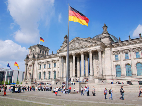 Nemačka se zadužuje za dodatnih osam milijardi evra