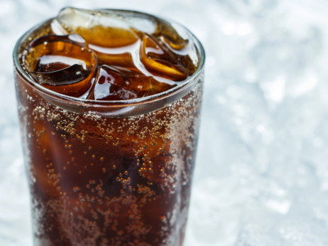Organski prihod Coca-Cole nadmašio procene, ali akcije blago pale