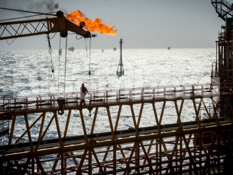 Cena nafte raste sa snabdevanjem u fokusu, dok zalihe u SAD padaju