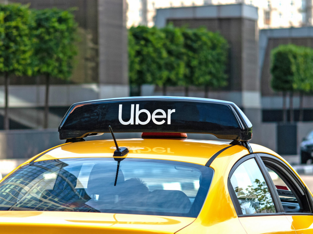 Intel ispašta zbog američkih sankcija, Uberu opale rezervacije