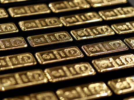 Rekordan rast zlata zbog nade u smanjenje stopa u SAD