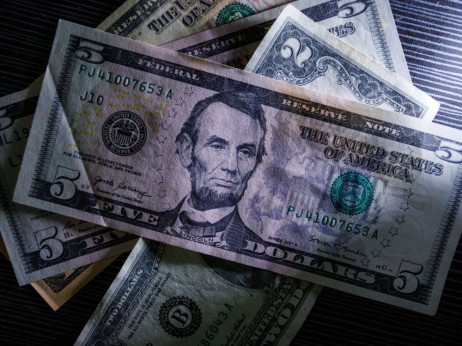 Goldman kaže da će nastavak borbe protiv inflacije još ojačati dolar