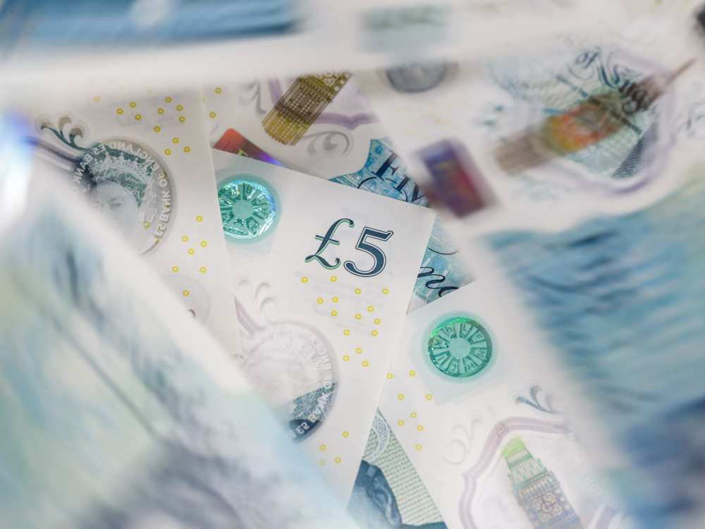 Ulagači misle da će BOE kaskati za ECB, i funti to prija