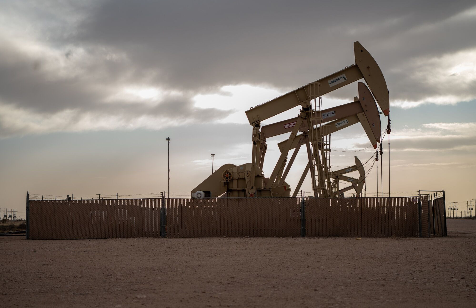 Nafta skače, dok se pažnja usmerava na stope Feda