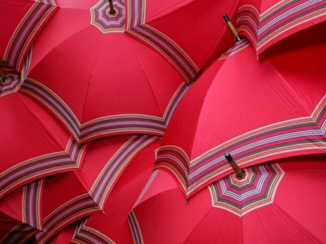 Kako stogodišnja tradicija ručne izrade kišobrana preživljava izazove modernog doba