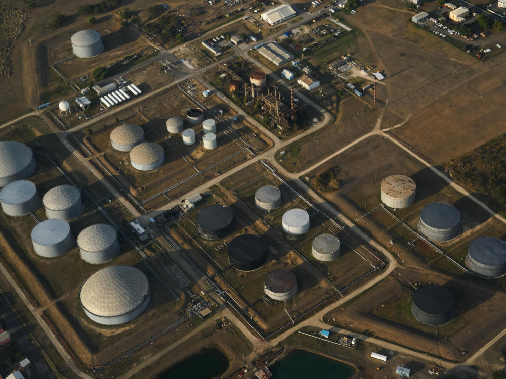 Tenzije i strah od uragana pogurali naftu ka dvomesečnom rekordu