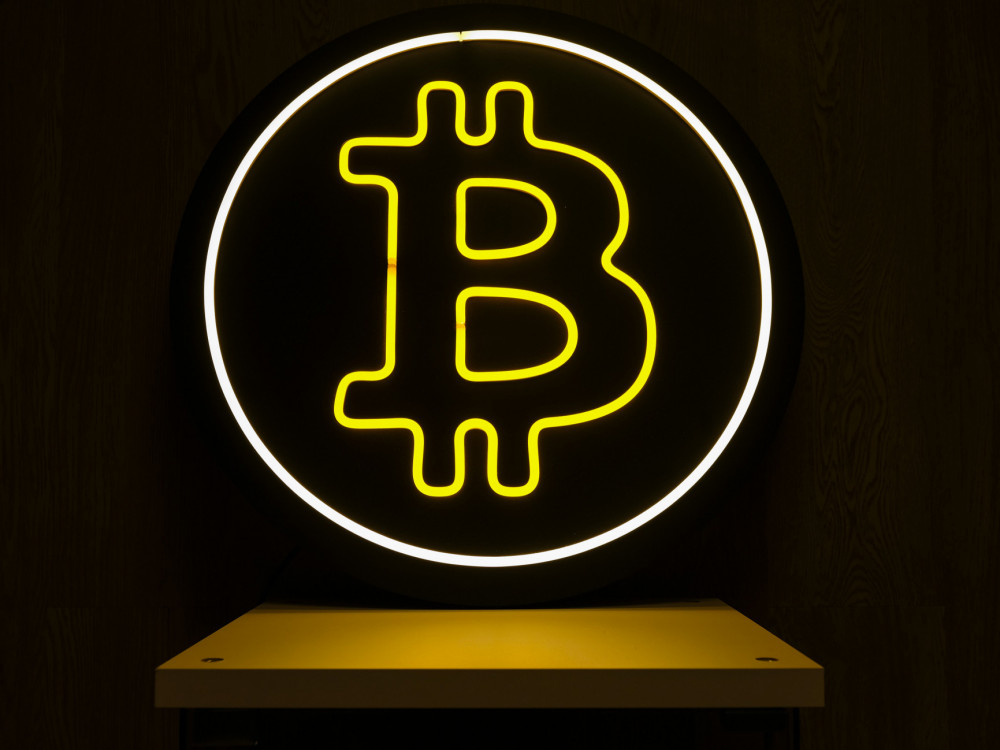 Cena bitcoina najniža od februara uprkos rekordu akcija