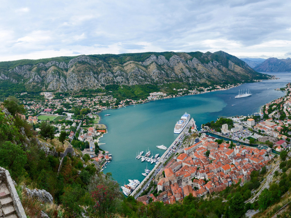 Gde letuju privrednici: Mišković, Matić i Matijević u Boki Kotorskoj