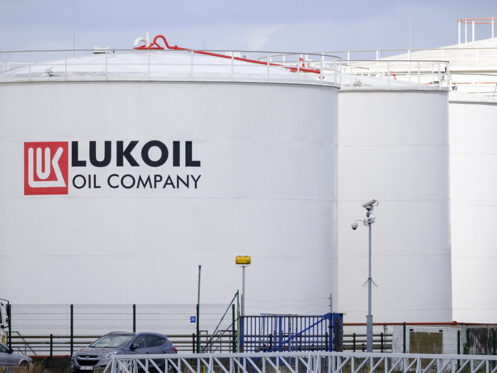 EU odbila zahtev Mađarske za sastanak o zabrani tranzita Lukoila