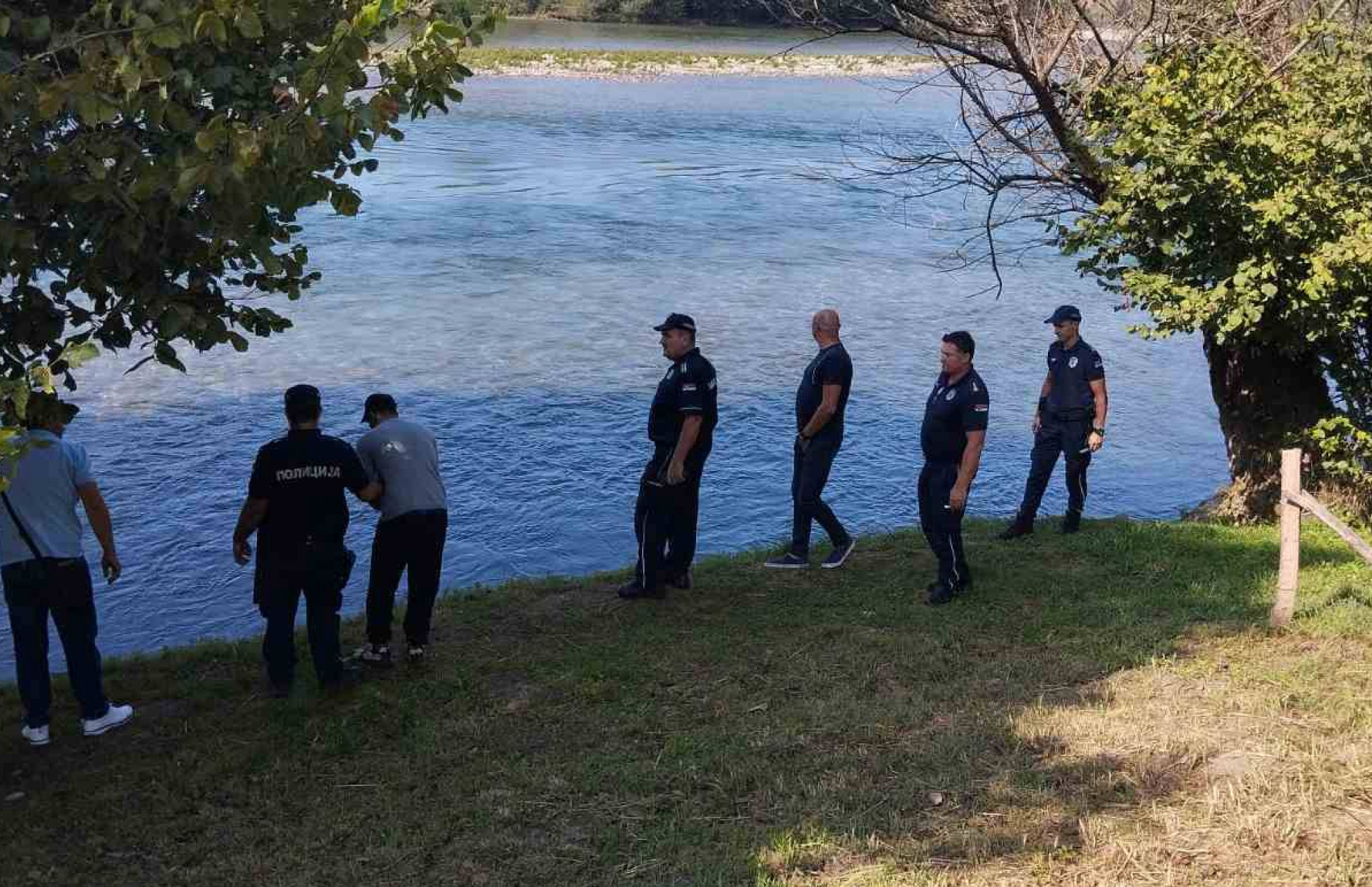 Prevrnuo se čamac sa migrantima, osam tela izvučeno iz Drine