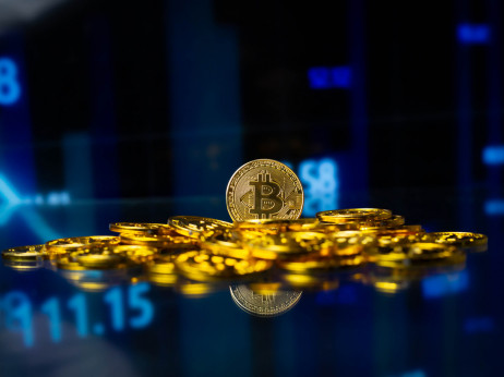 Zlato blizu rekorda, šta je sa bitcoinom