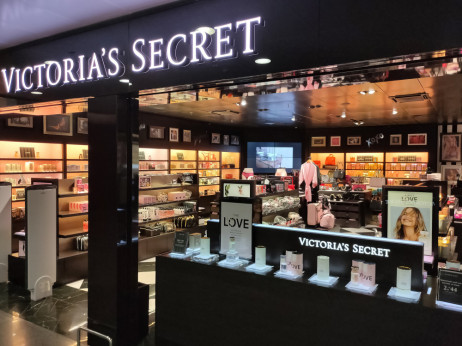 Victoria’s Secret je zaradi izjemnega povpraševanja po modrčkih zvišala napoved prihodkov