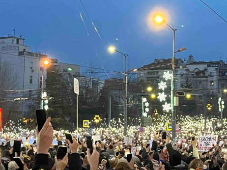 Protest na Slaviji: Studenti i građani traže odgovornost za tragediju u Novom Sadu