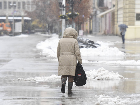 Srbija pod snegom - saobraćaj otežan, upaljen crveni meteoalarm, energetski sistem stabilan