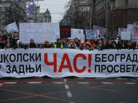 Protesti u znak podrške prosvetnim radnicima održani u više gradova u Srbiji