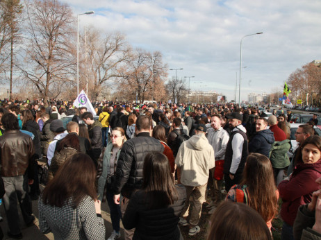 Studenti iz Beograda krenuli u protestni marš do Novog Sada