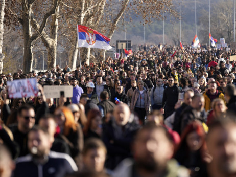 Studenti i građani blokirali tri novosadska mosta