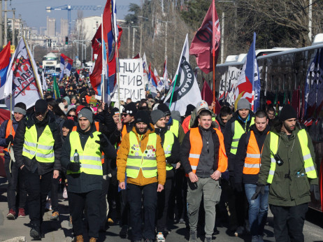 Studenti rano jutros nastavili iz Sopota i Aleksinca peške ka Kragujevcu