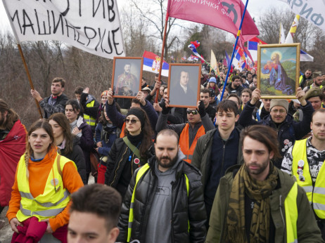 Studenti, koji pešače četiri dana, stigli u Kragujevac