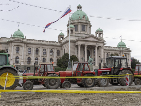 Studenti 2.0 ostaju u Pionirskom parku, a studenti u blokadi peške stižu u Beograd