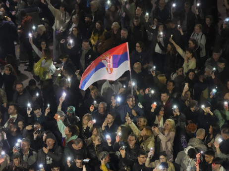 Veliki broj građana dočekuje studente koji stižu pred sutrašnji protest u Beogradu