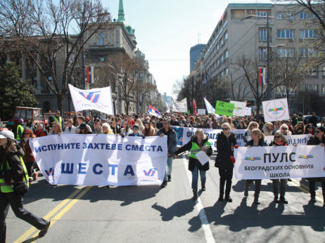 Studenti i prosvetni radnici zajedno protestovali, i dalje oprečno o zvučnom topu