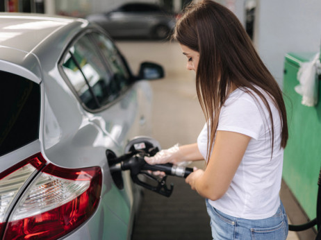 Bencin bo ob polnoči dražji, kaj pa bo z dizlom?