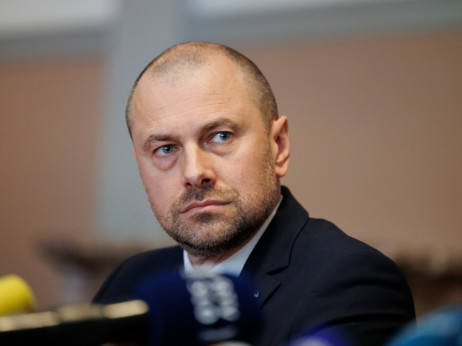Blaž Brodnjak, NLB: 'Zaznavamo, da Slovenci odhajajo k Revolutu'