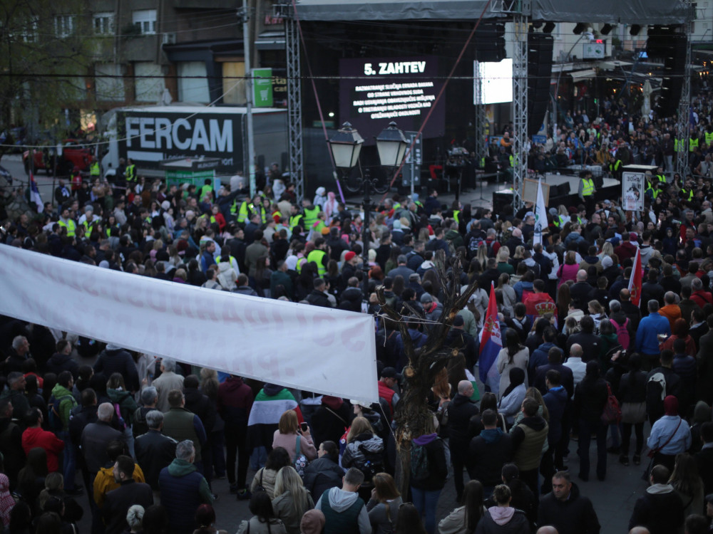 Sloboda vlada čaršijom - studenti i građani na protestu u Novom Pazaru