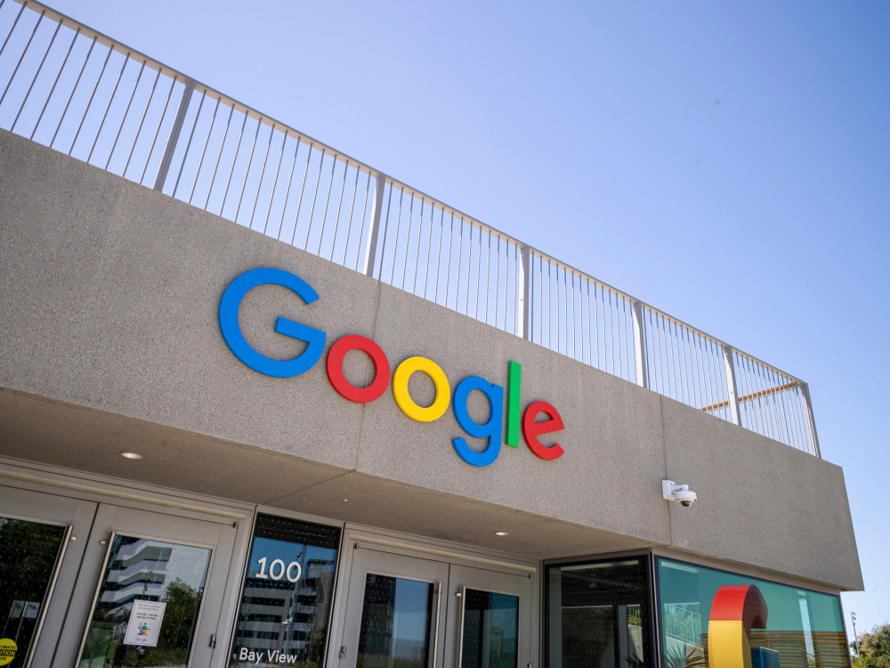 Alphabet nadmašio očekivanja zahvaljujući oglasima na Googleu