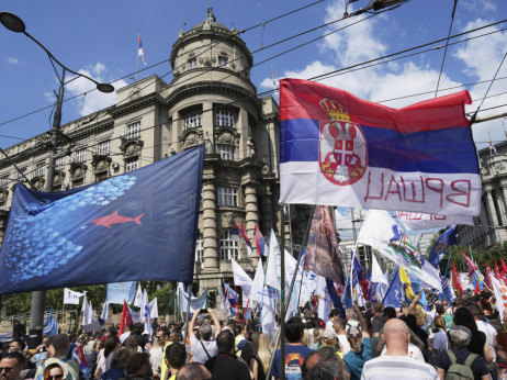 Prvi maj u Srbiji - masovni protesti u Beogradu i Novom Sadu