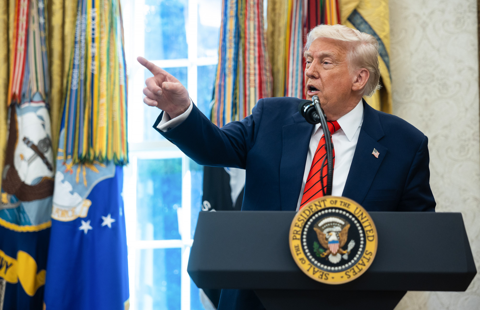 Trump najavio okvirni trgovinski sporazum sa Britanijom – smanjuju se carine