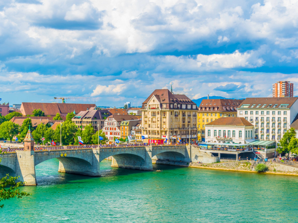 Švajcarski franak diriguje skupu notu za fanove Evrovizije u Bazelu